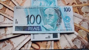 토지 담보 대출 조건부터 한도 계산, 금리 비교, 승인 전략까지 한 번에 정리했습니다.대지·농지·임야별 차이와 실제 사례까지 확인하세요. 토지 대출은 보유한 토지를 담보로 자금을 확보하는 금융 상품으로, 주택 담보 대출과 달리 심사 기준이 까다롭고 감정 평가에 따라 대출 한도와 금리가 크게 달라집니다.