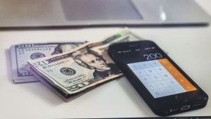 이 글에서는 고령자 도 가능한 아파트 담보 대출 후기 와 실제 승인 사례, 금리 조건, 주의사항까지 한 번에 정리했습니다.은퇴 후 소득이 없어도 가능한 아파트 담보대출 후기와 승인 노하우를 알려드립니다. 고령자 아파트 담보 대출은 과거와 달리 현재는 비교적 승인 가능성이 높아졌습니다.